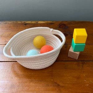 Lovevery Treasure Chest Basket and Felt Balls